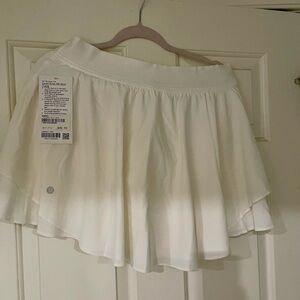Lululemon Court Rival skirt Sz. 10